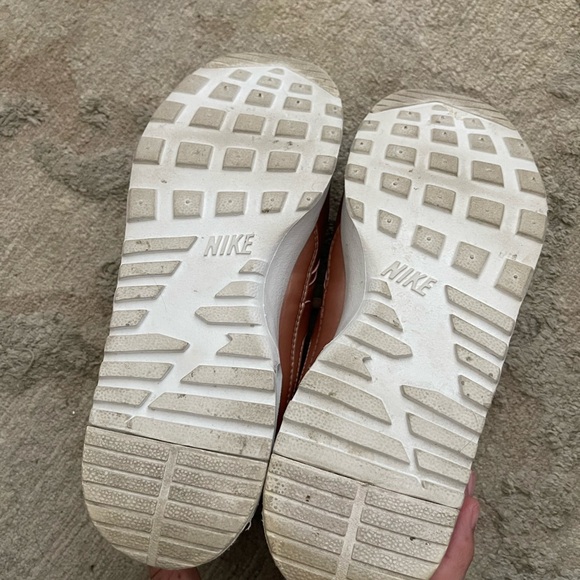 Nike Air Max Thea women’s Rose Gold Sneakers, size 7 - Picture 8 of 8